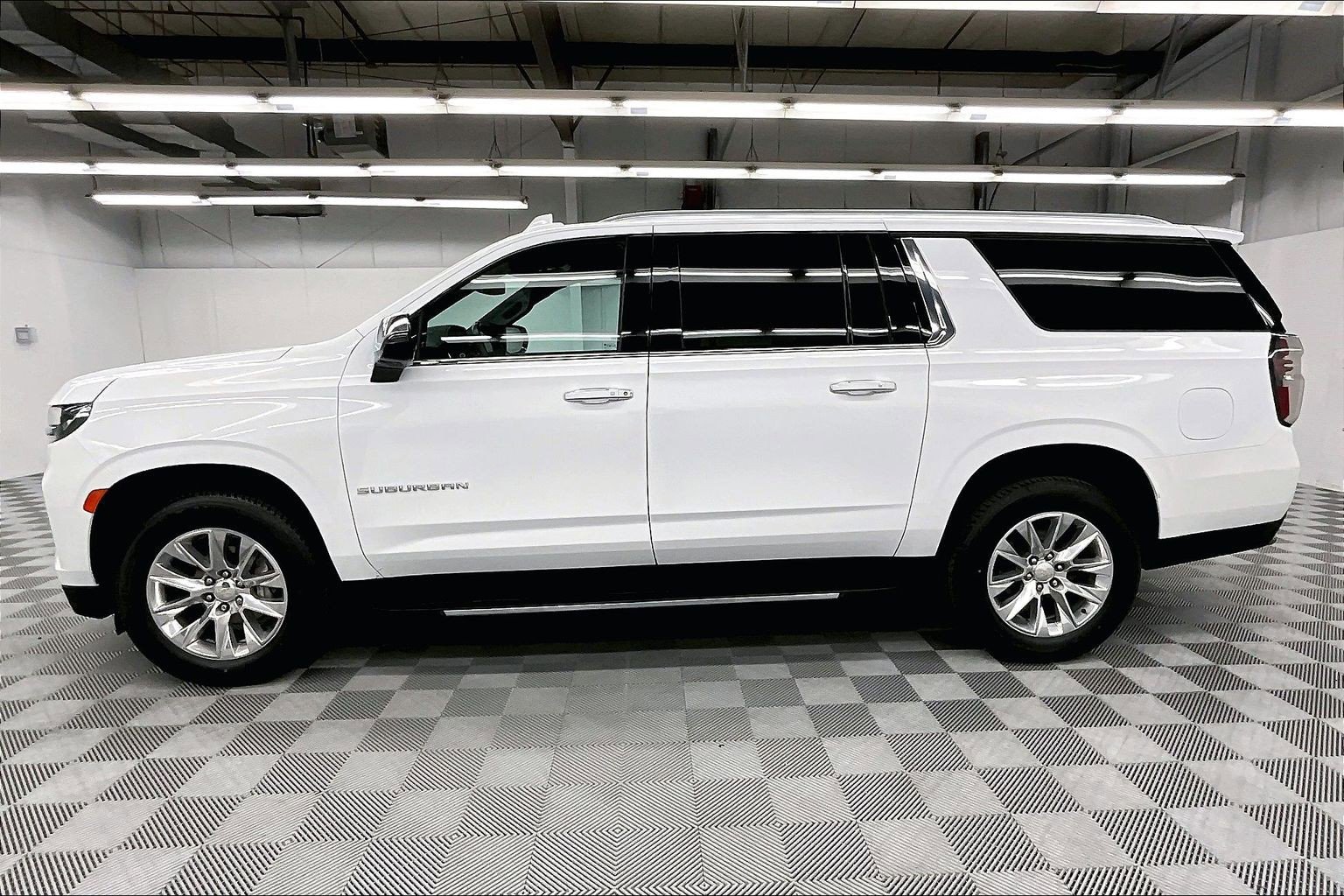 Used 2023 Chevrolet Suburban Premier AWD/4WD image 15
