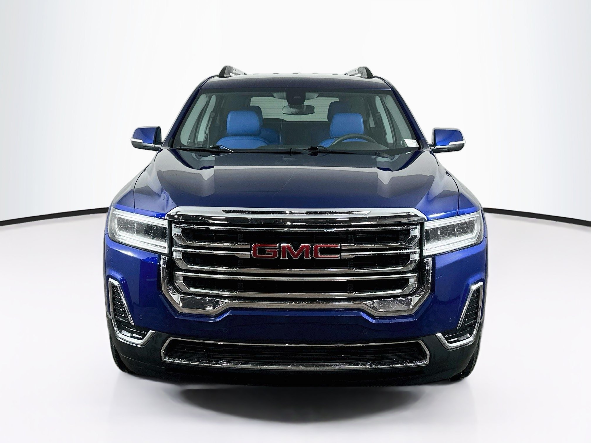 Used 2023 GMC Acadia SLE w/ Driver Convenience Package FWD image 2