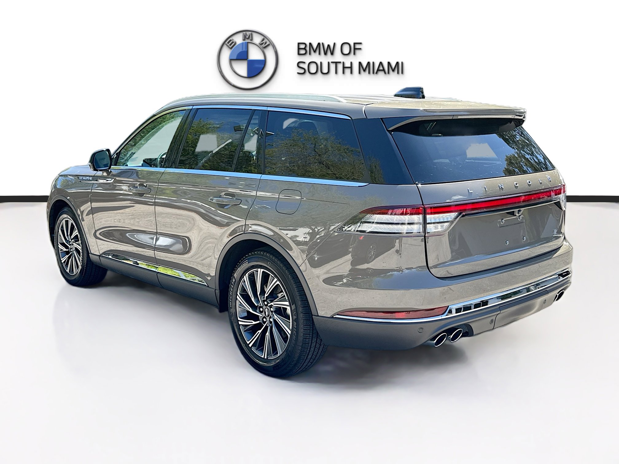 Used 2025 Lincoln Aviator 2WD image 5