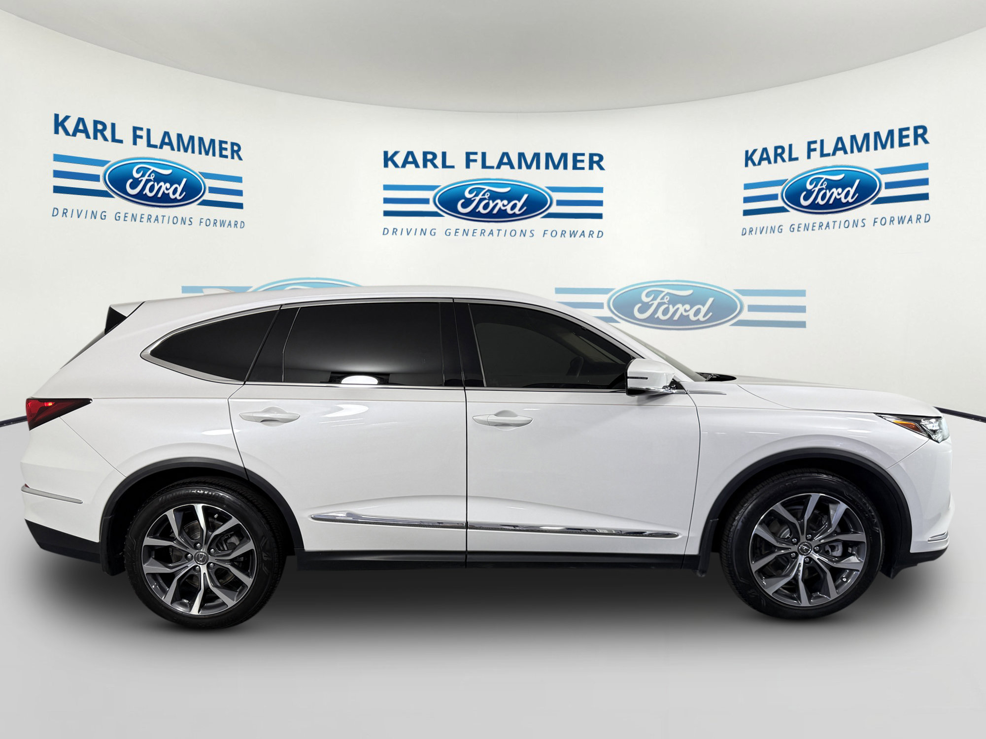 Used 2023 Acura MDX w/ Technology Package AWD/4WD image 2