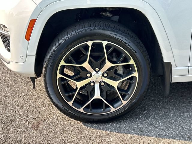 Used 2024 Jeep Grand Cherokee Summit AWD/4WD image 10