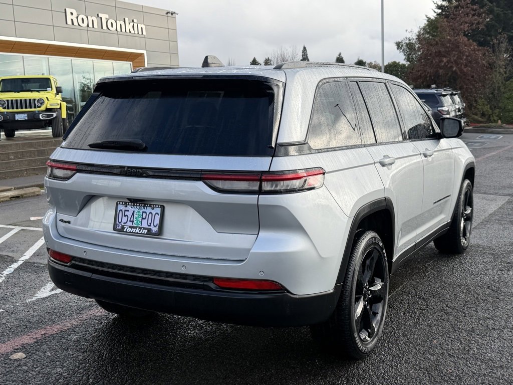 Used 2023 Jeep Grand Cherokee Altitude image 8