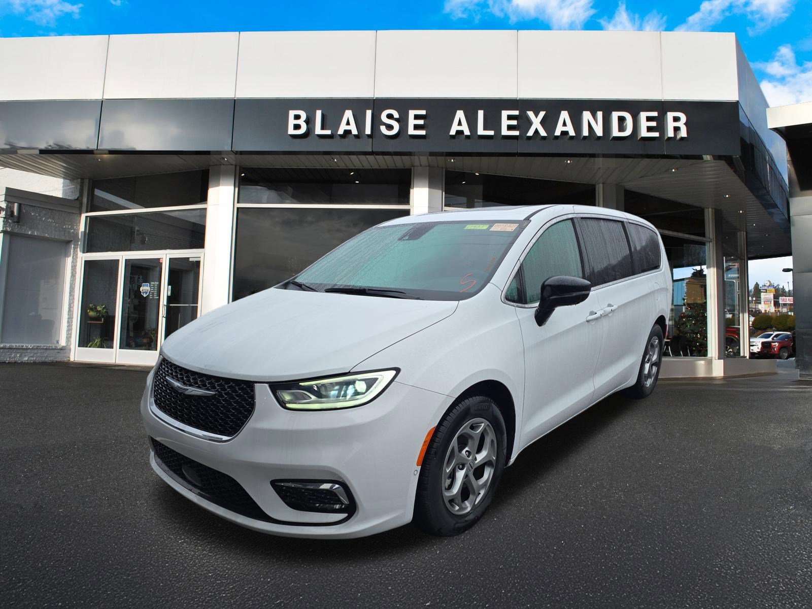 Used 2024 Chrysler Pacifica Limited image 9