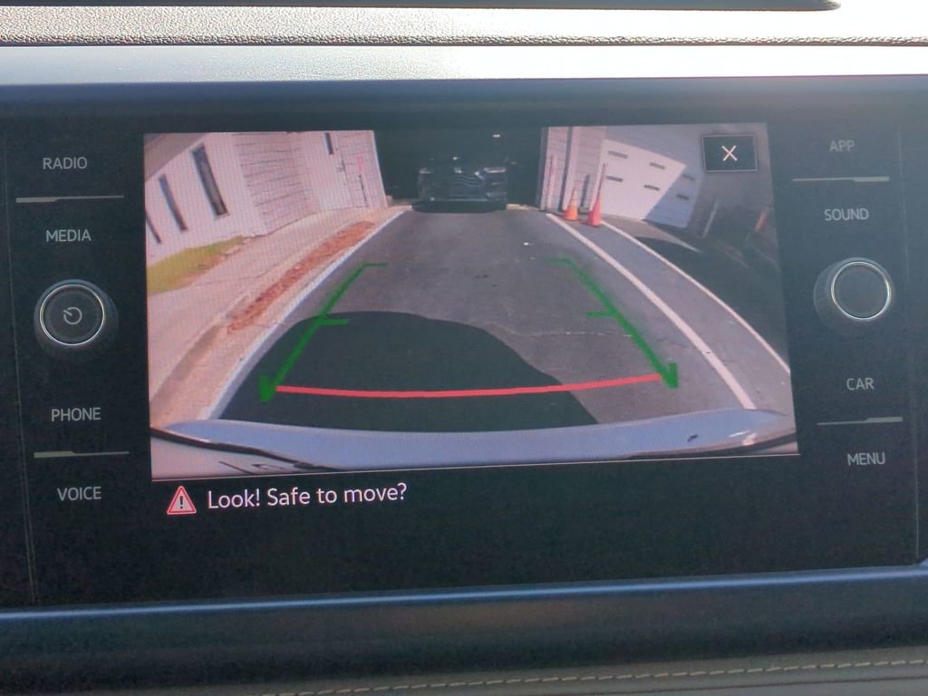 Used 2024 Volkswagen Taos SE image 17