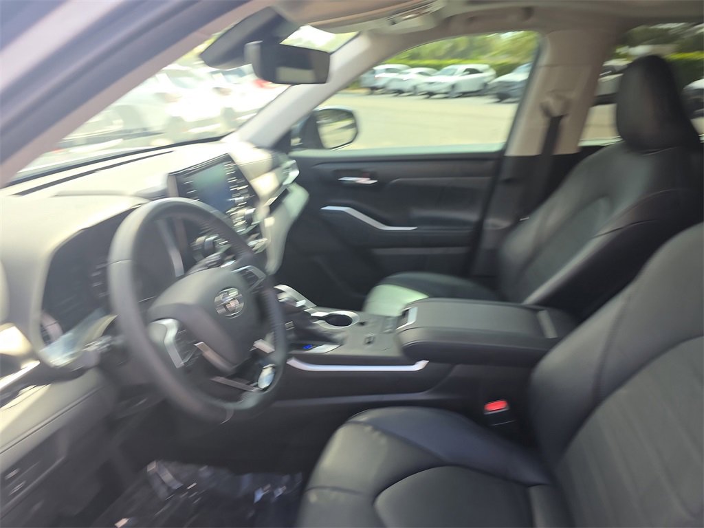 Used 2021 Toyota Highlander XLE image 21