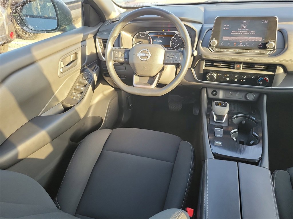 Used 2025 Nissan Rogue S image 10