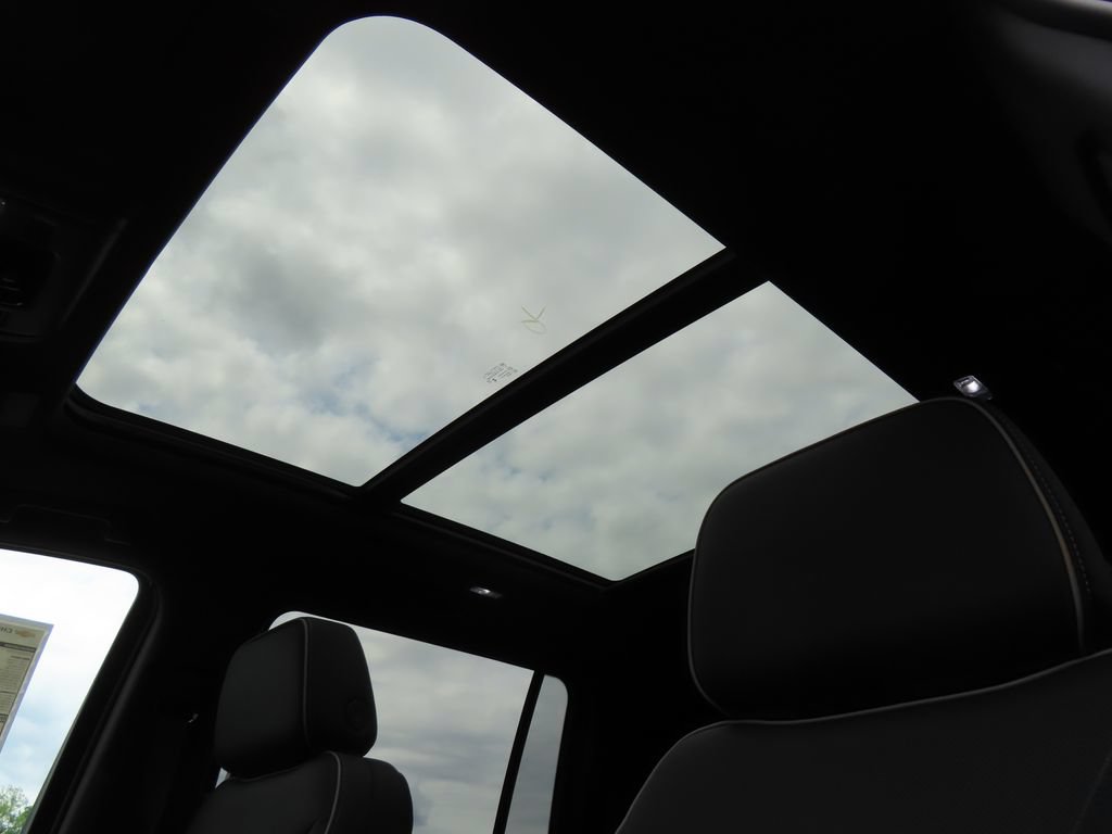 New 2026 Chevrolet Suburban Premier w/ Sun And Tow Package AWD/4WD image 7