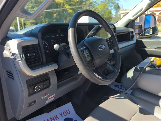 Used 2023 Ford F550 4x4 Regular Cab Super Duty image 10