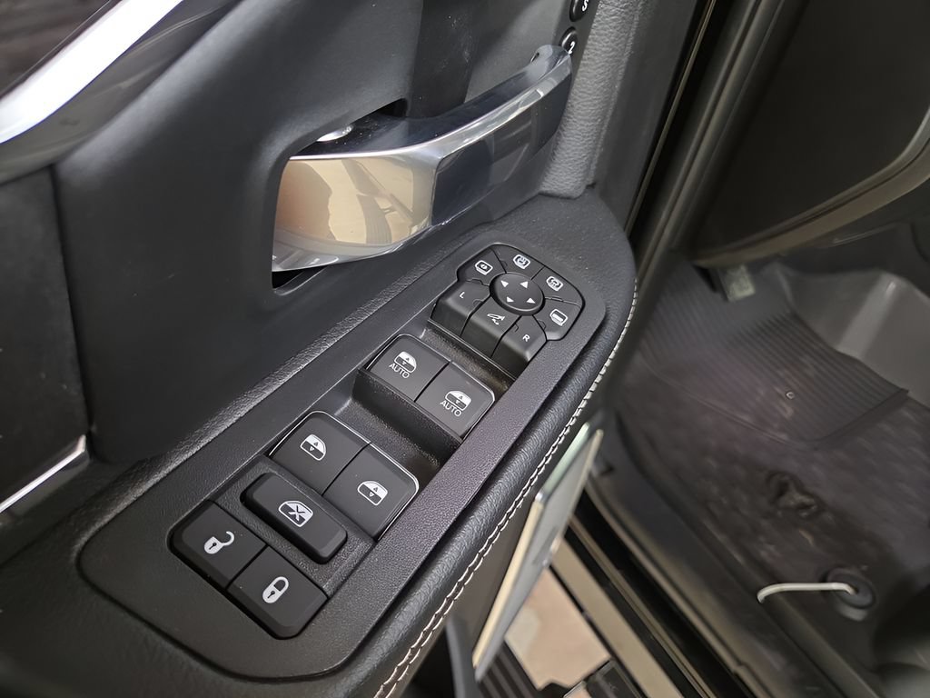 New 2026 RAM 2500 Laramie AWD/4WD image 10