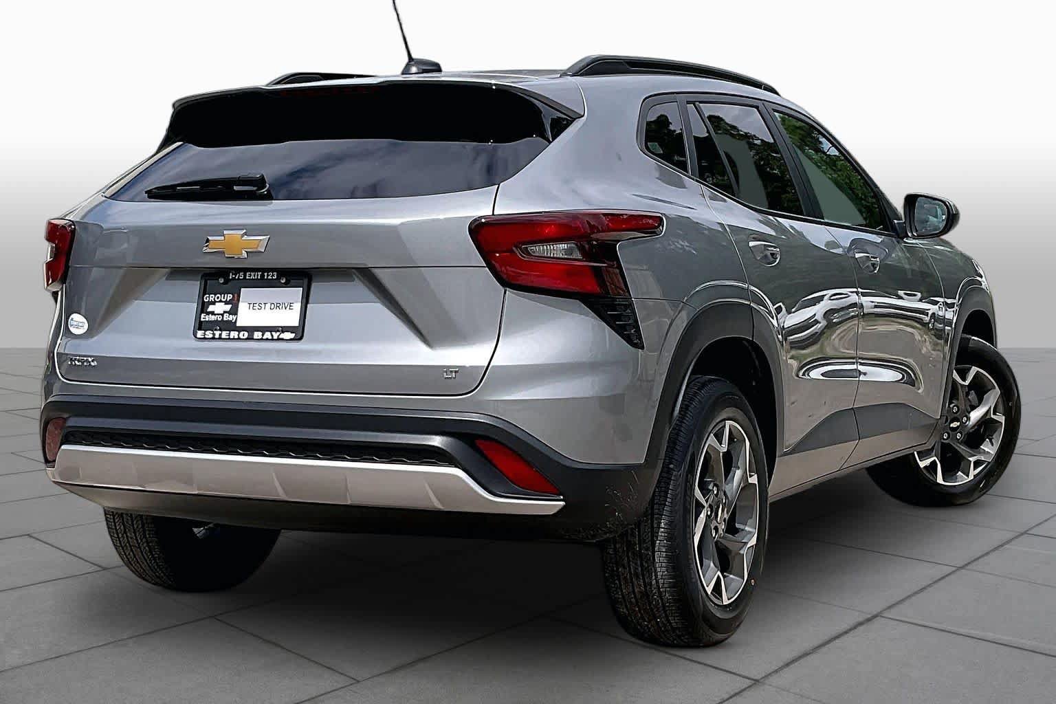 Used 2024 Chevrolet Trax LT w/ Driver Confidence Package FWD image 13