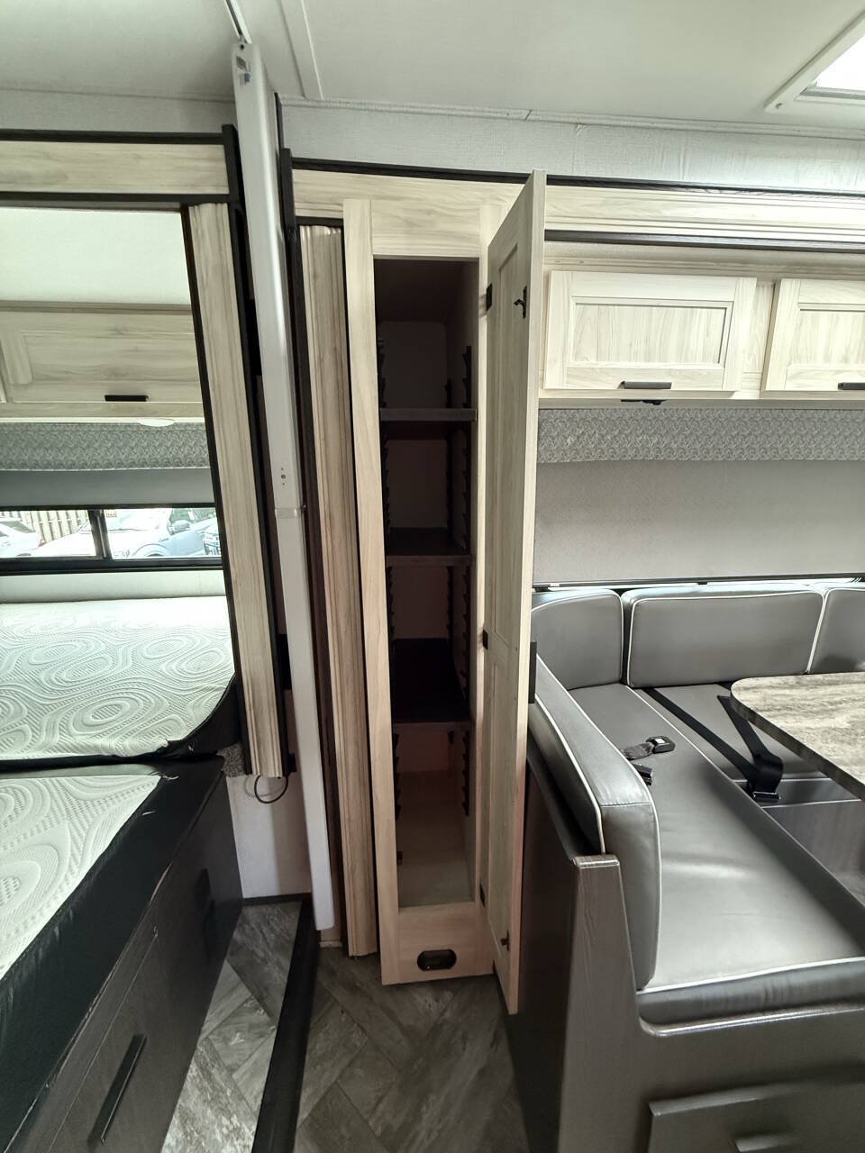 Used 2022 Ford E-450 and Econoline 450 Super Duty w/ Motorhome Prep Package RWD image 23