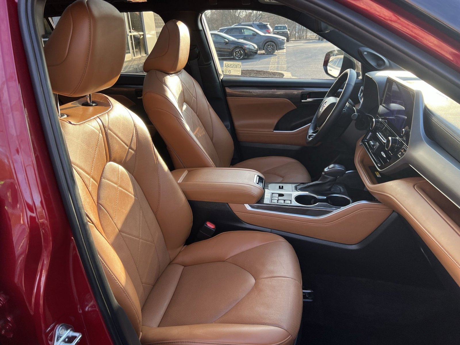 Used 2024 Toyota Highlander Platinum image 27