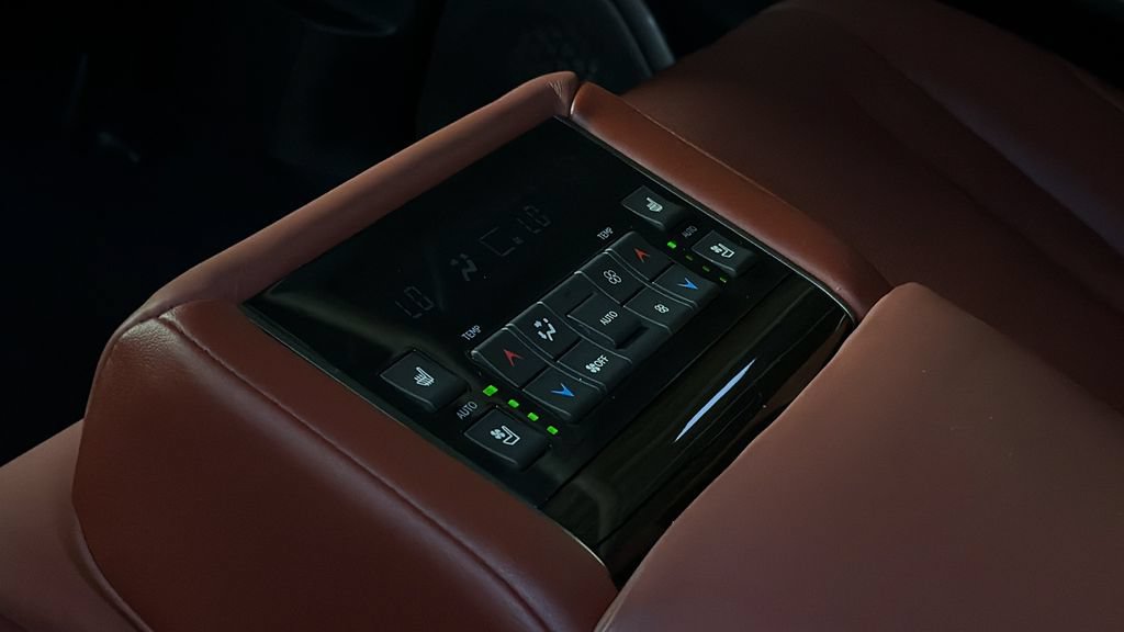 Used 2018 Lexus LX 570 4WD w/ Luxury Package image 19