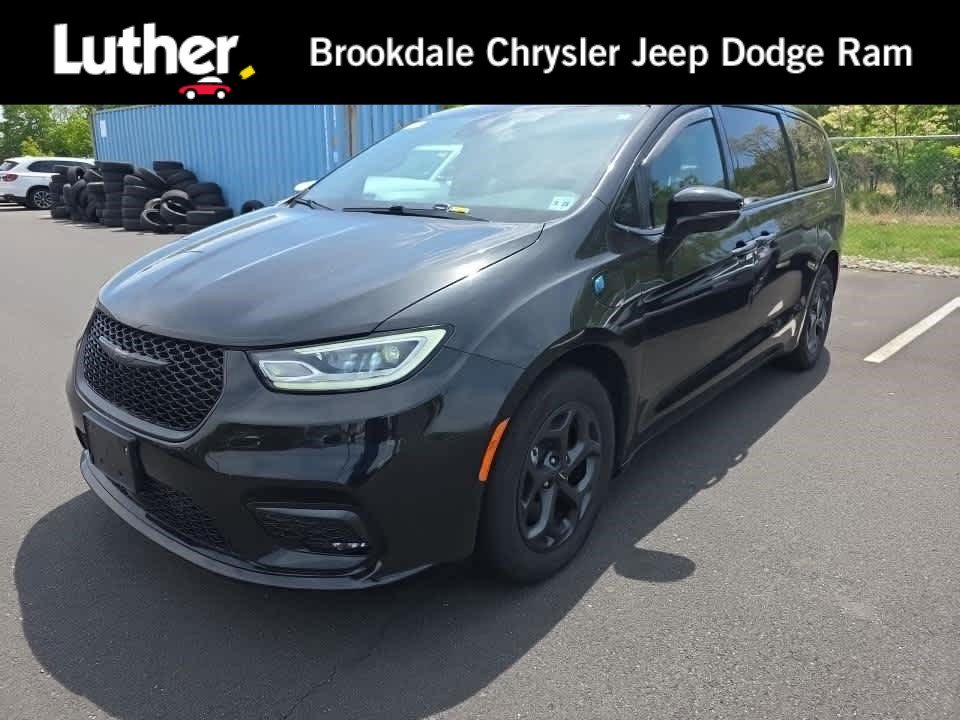 Used 2023 Chrysler Pacifica Limited w/ S Appearance Package