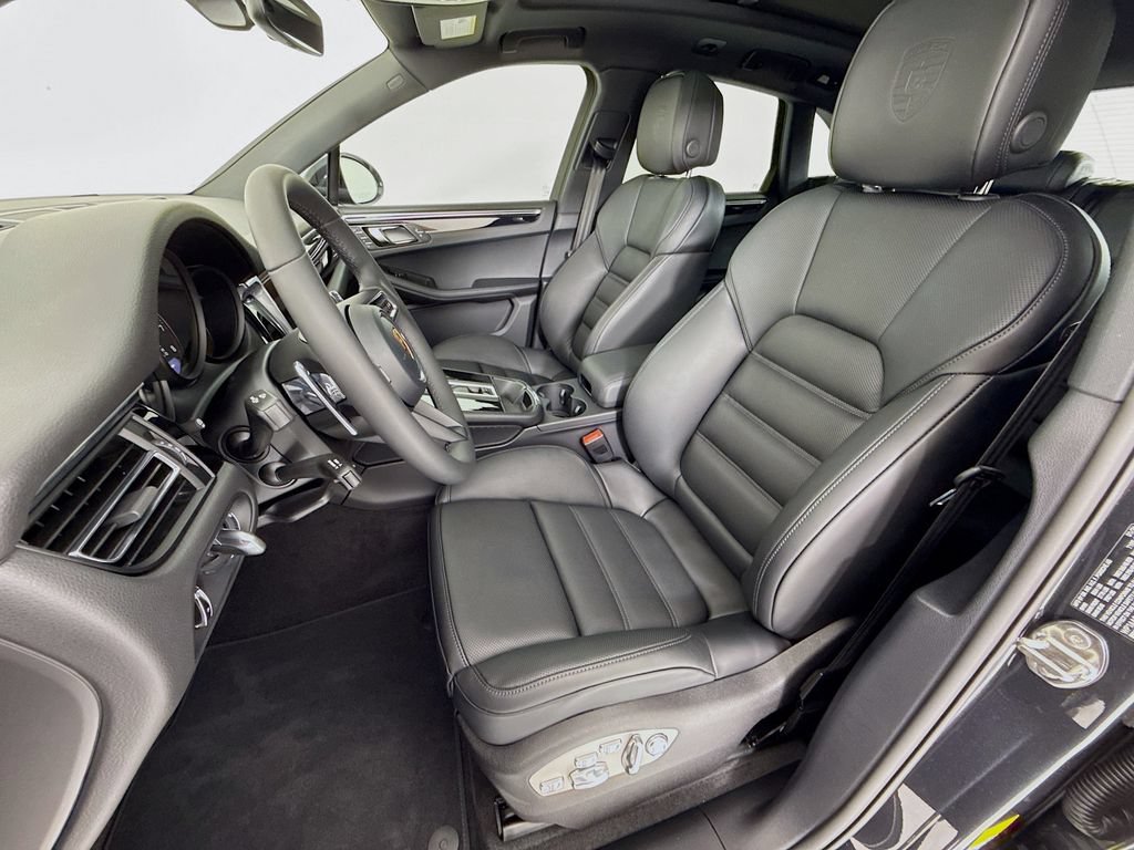 New 2026 Porsche Macan AWD/4WD image 5