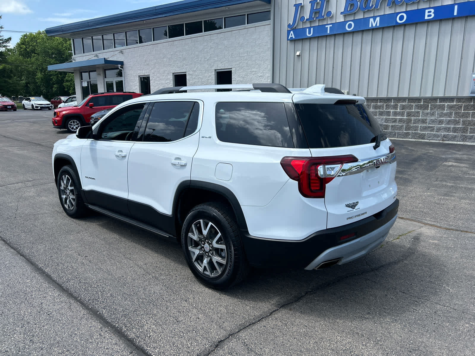 Used 2023 GMC Acadia SLE w/ Driver Convenience Package AWD/4WD image 5