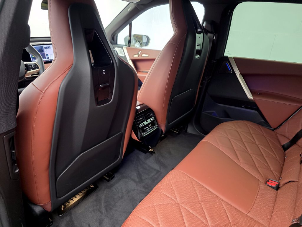 Certified 2024 BMW iX M60 AWD/4WD image 15