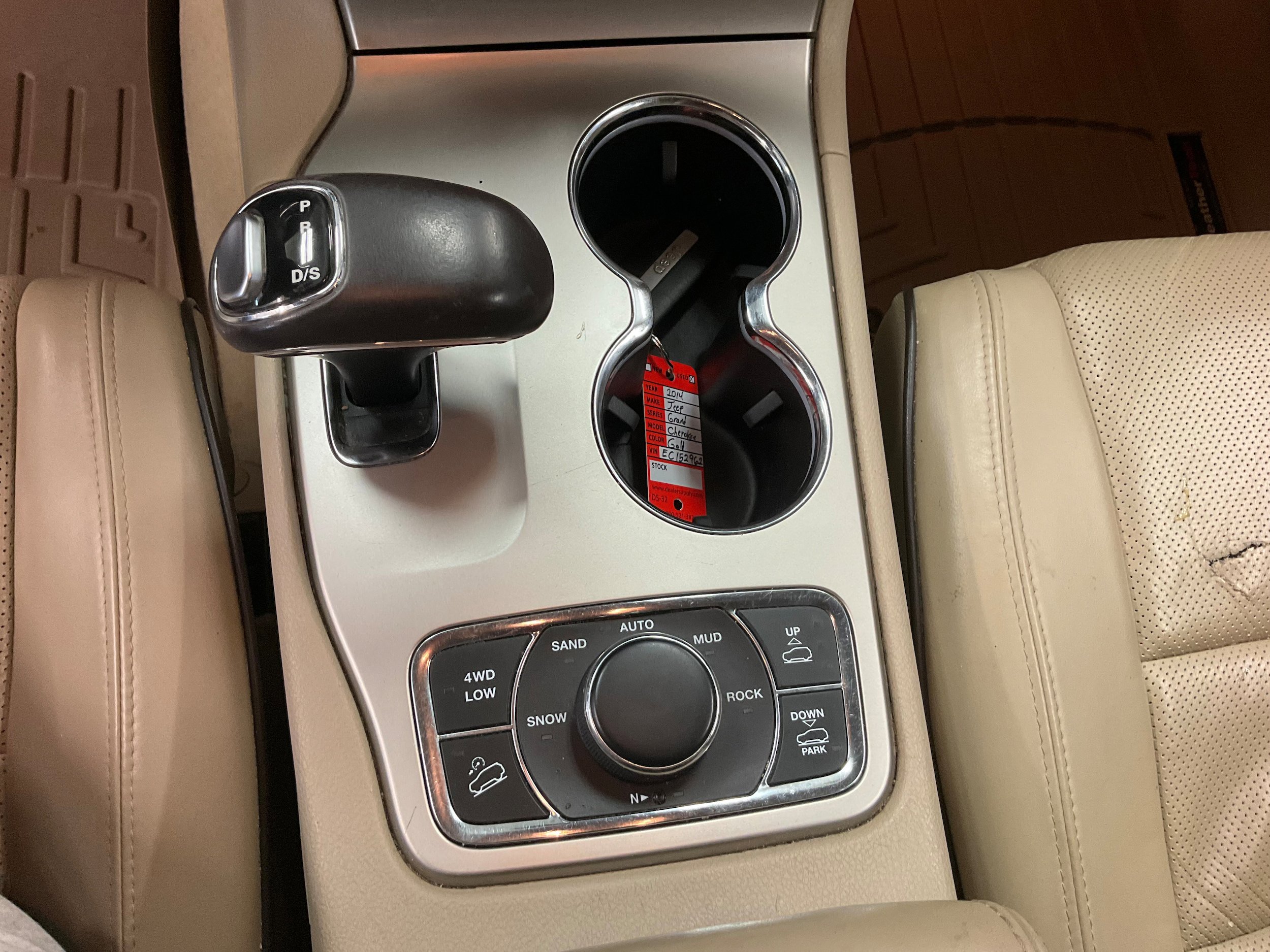 Used 2014 Jeep Grand Cherokee Overland w/ Advanced Technology Group AWD/4WD image 18