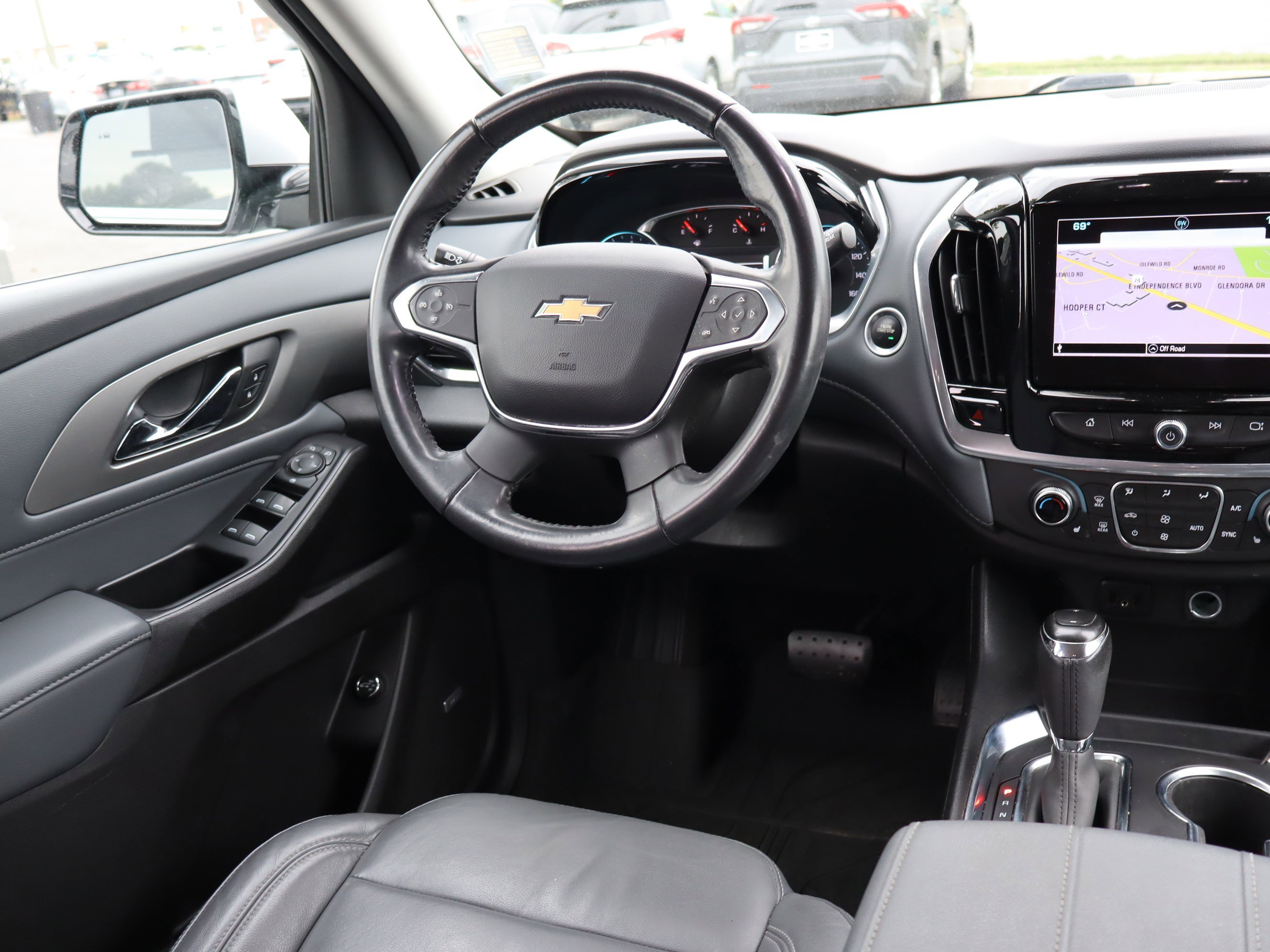 Used 2019 Chevrolet Traverse LT w/ LT Premium Package FWD image 12