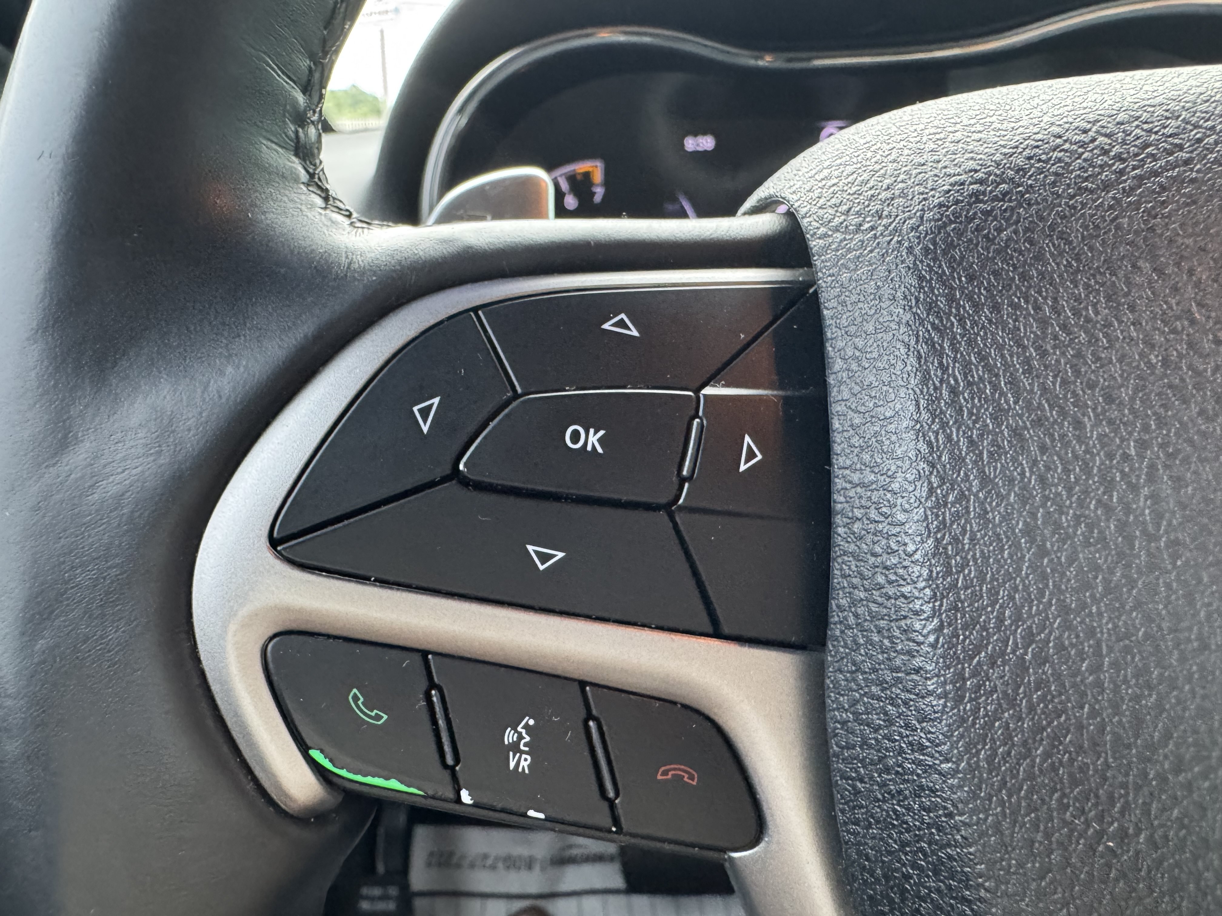 Used 2017 Jeep Grand Cherokee Altitude RWD image 12