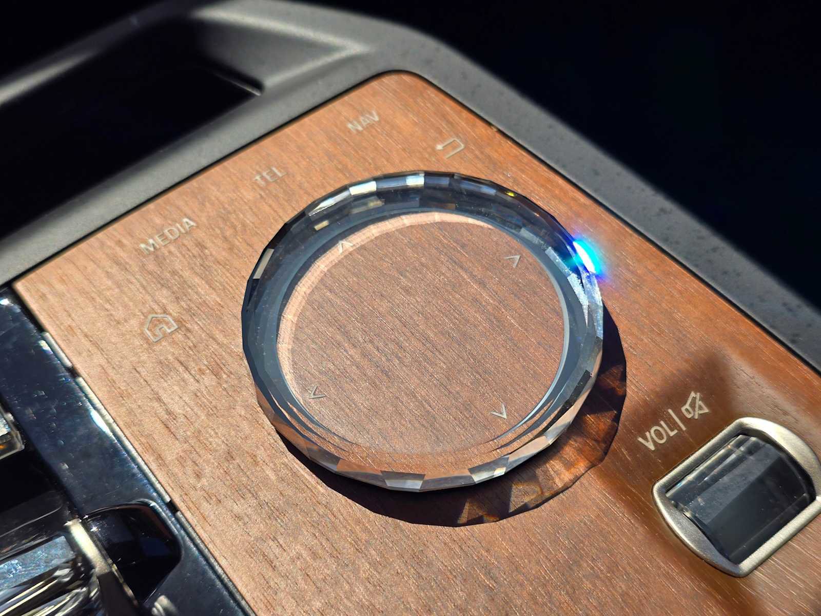 Used 2023 BMW iX xDrive50 w/ Premium Package image 31