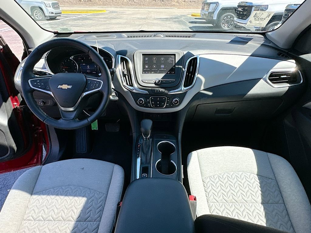 Used 2023 Chevrolet Equinox LT image 3