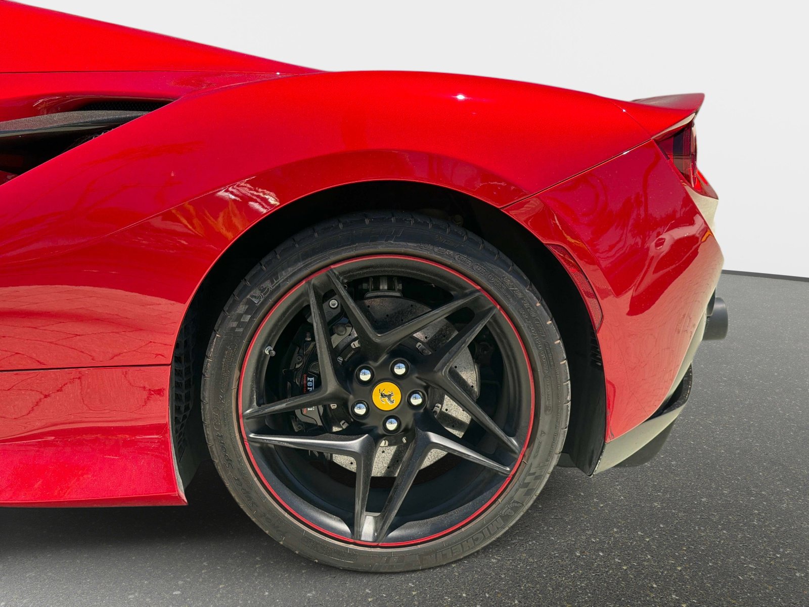 Used 2021 Ferrari F8 Tributo image 15