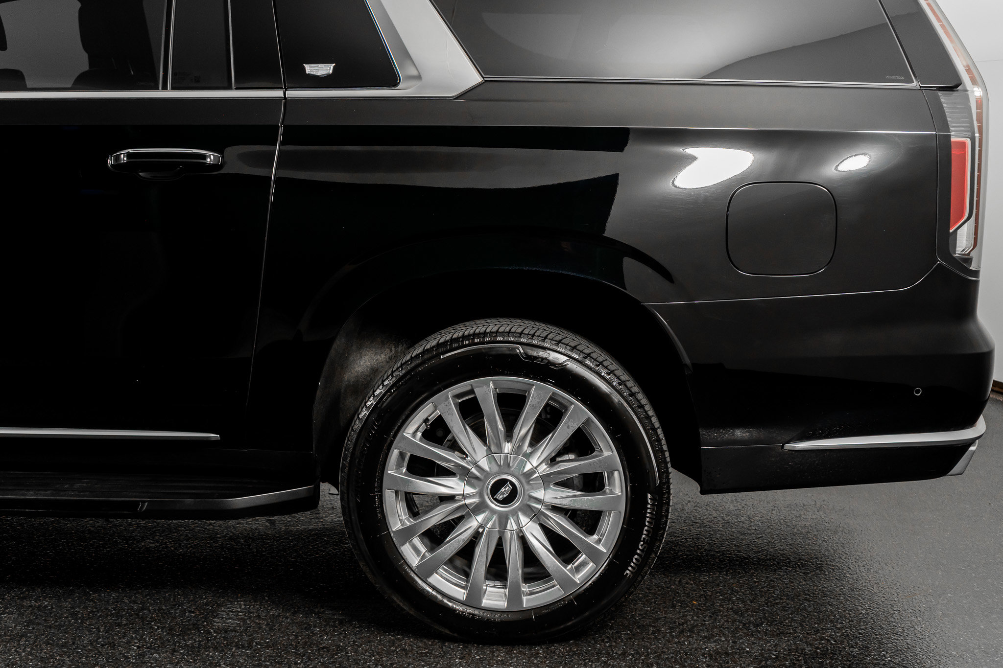 Used 2024 Cadillac Escalade ESV Premium Luxury image 17