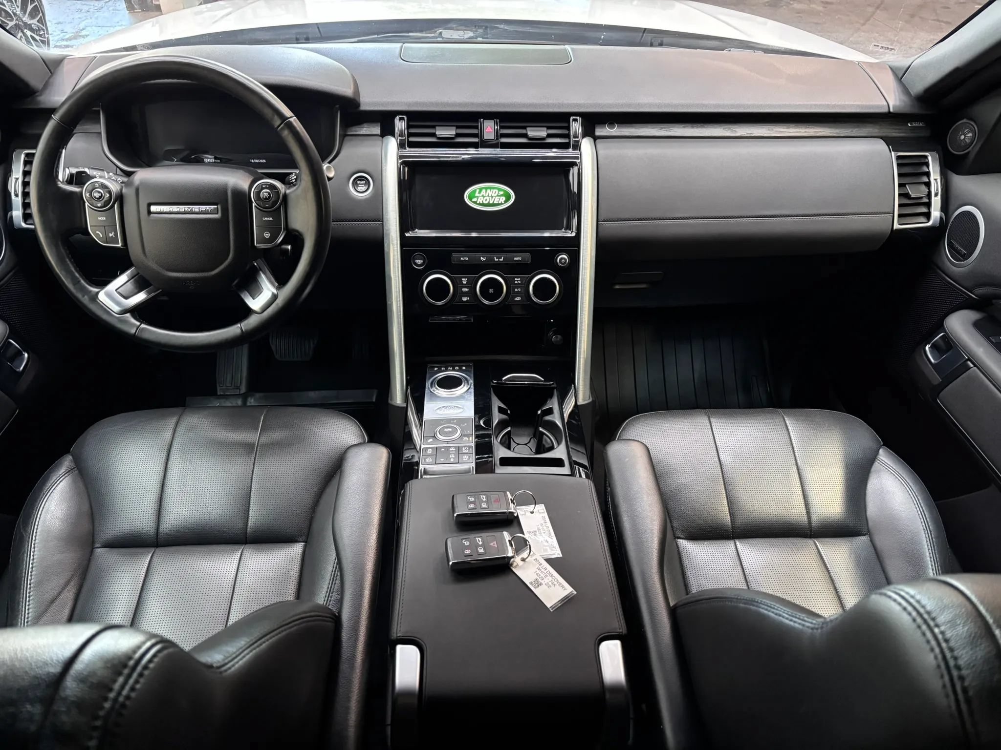Used 2018 Land Rover Discovery HSE AWD/4WD image 11