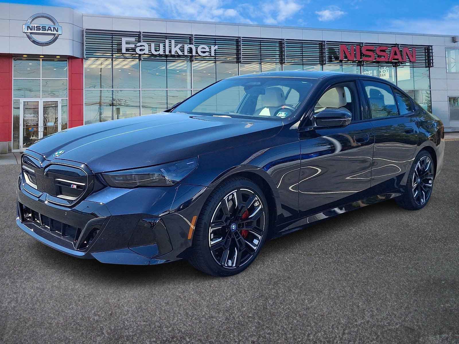 Used 2024 BMW i5 M60 w/ Premium Package image 3