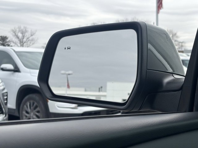 Used 2022 Chevrolet Traverse LT image 33