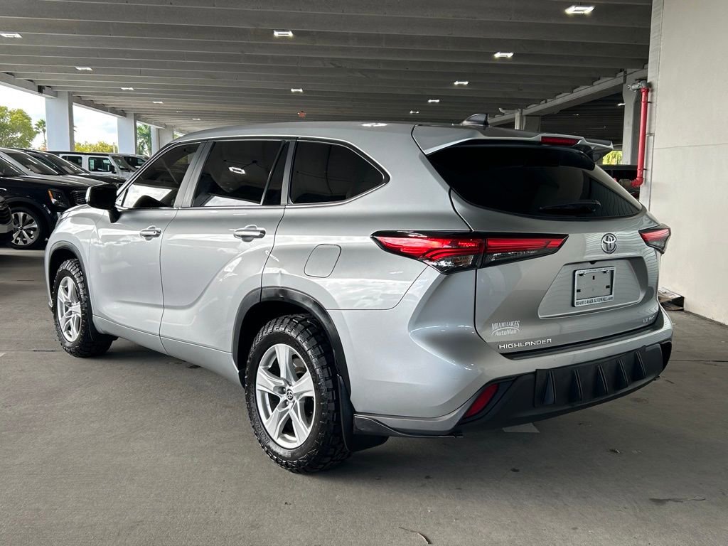 Used 2023 Toyota Highlander LE image 7