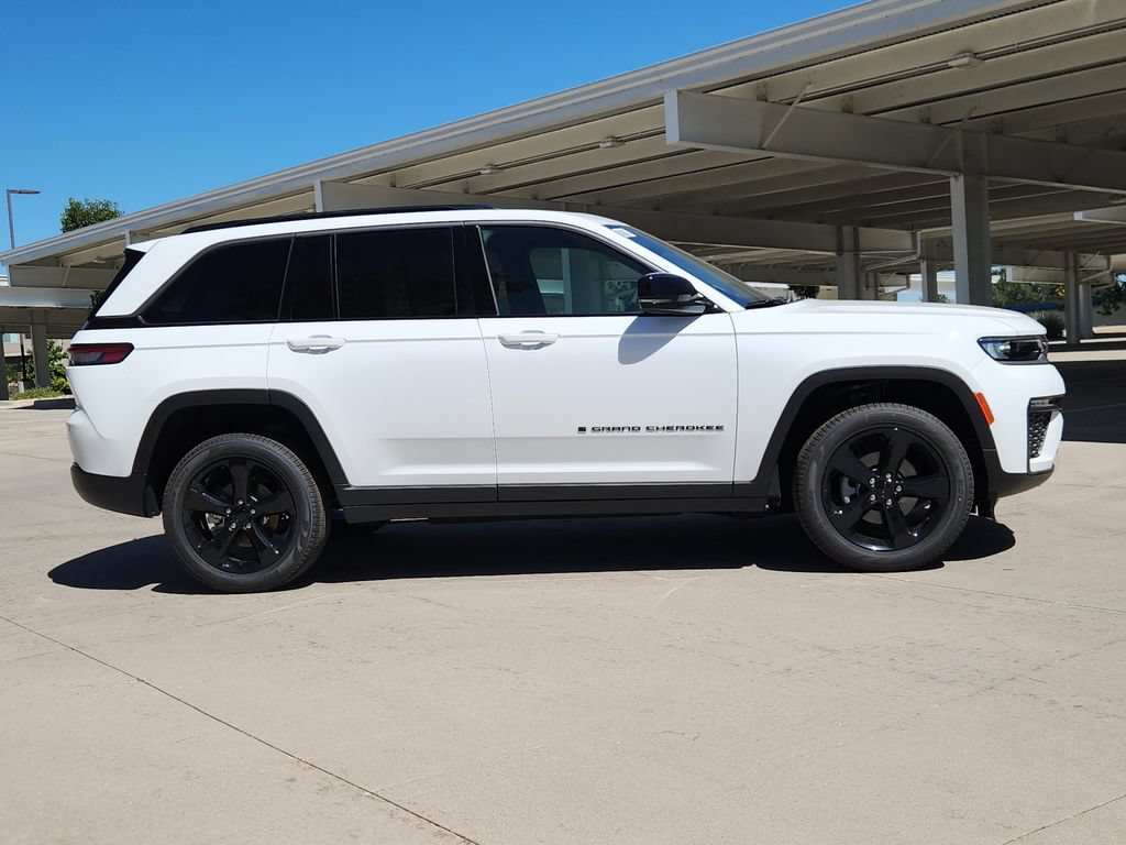 New 2026 Jeep Grand Cherokee Limited w/ Limited Altitude Package AWD/4WD image 2