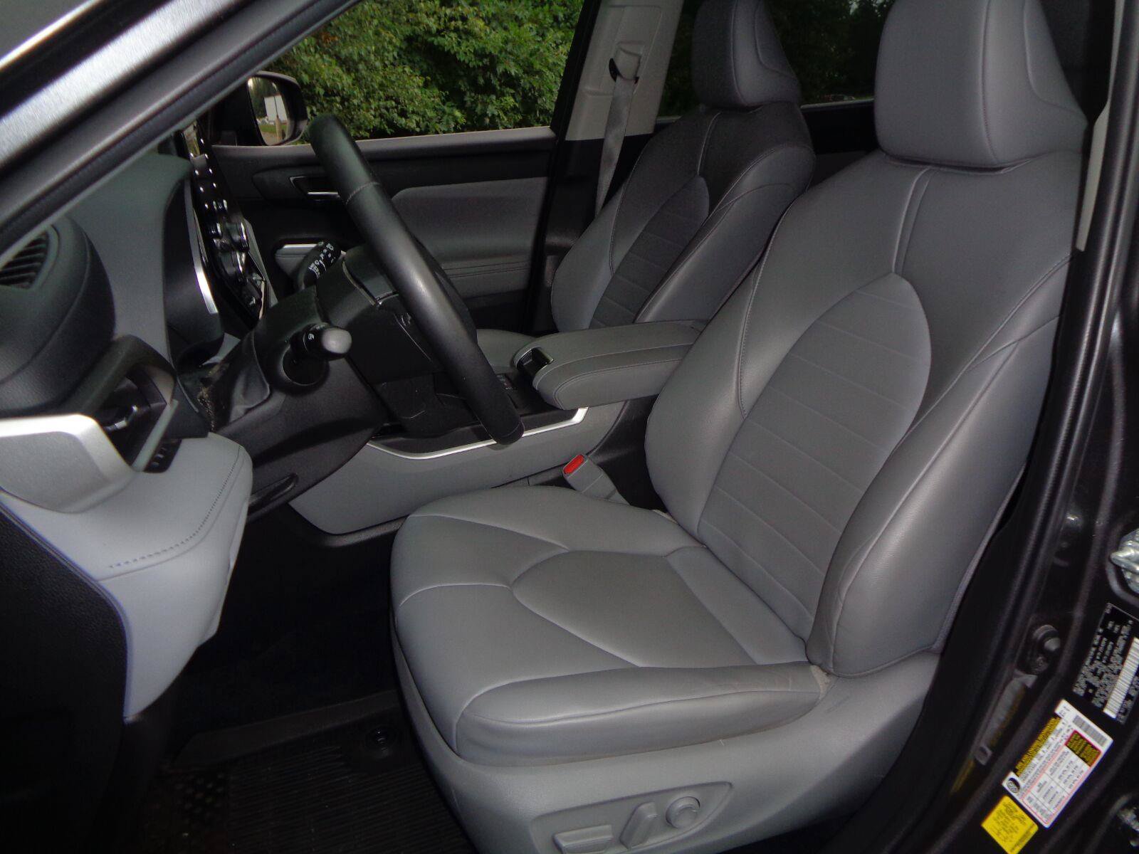 Used 2022 Toyota Highlander XLE AWD/4WD image 17