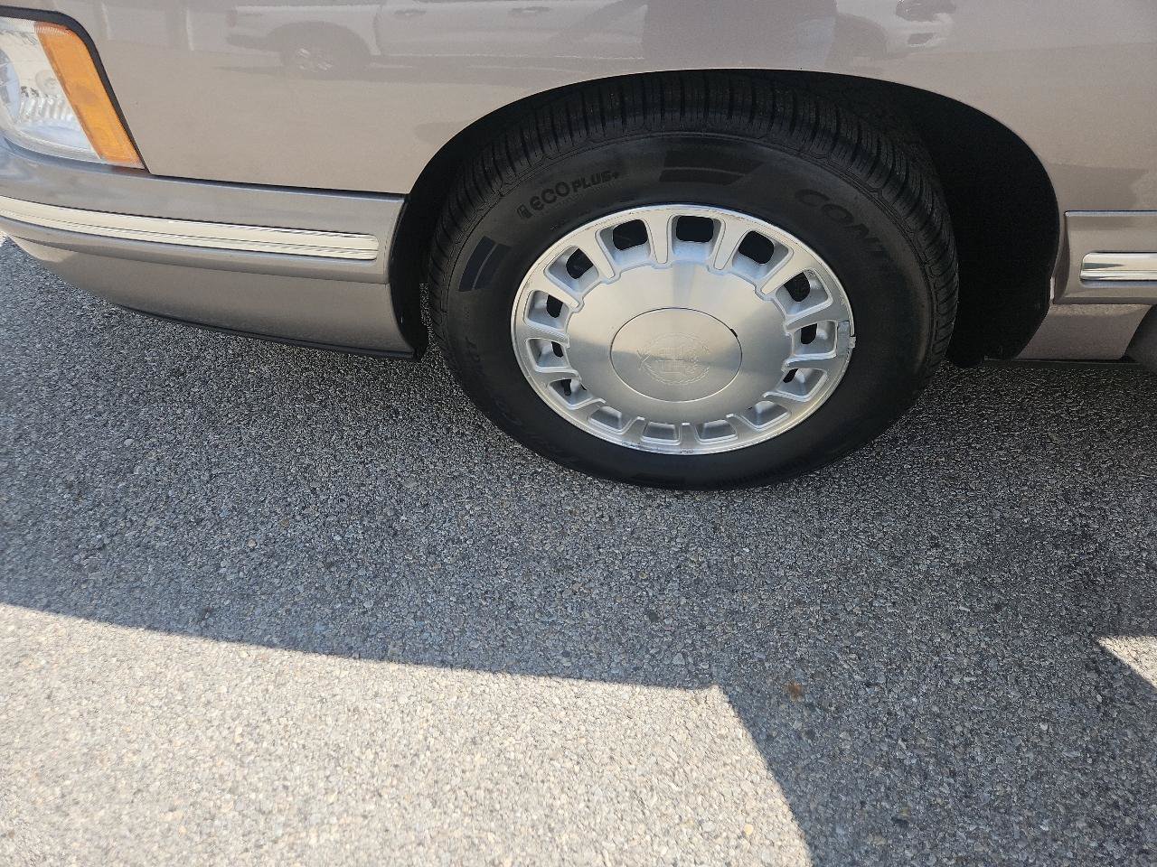 Used 1998 Cadillac De Ville FWD image 9