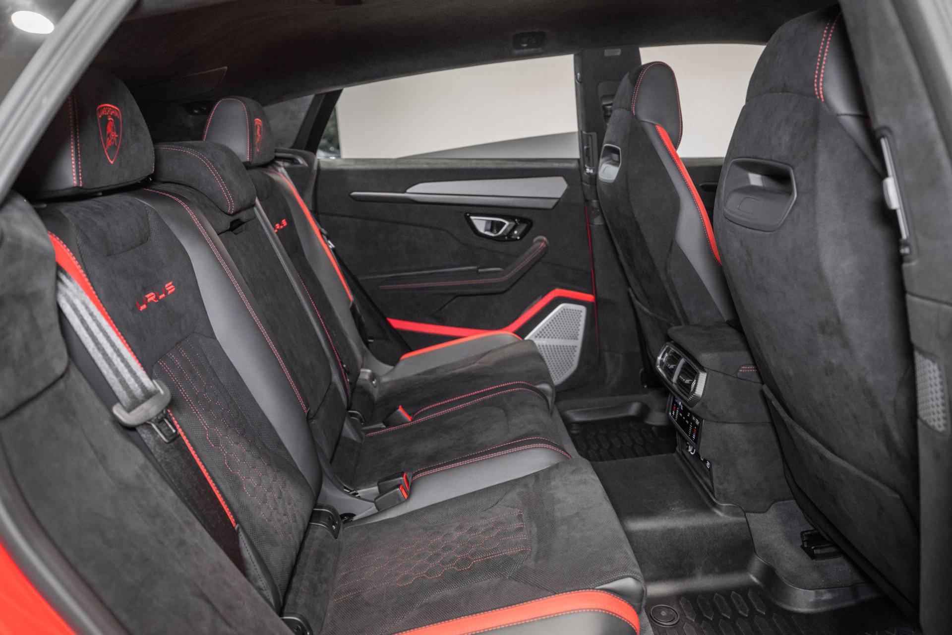 Used 2024 Lamborghini Urus Performante AWD/4WD image 22