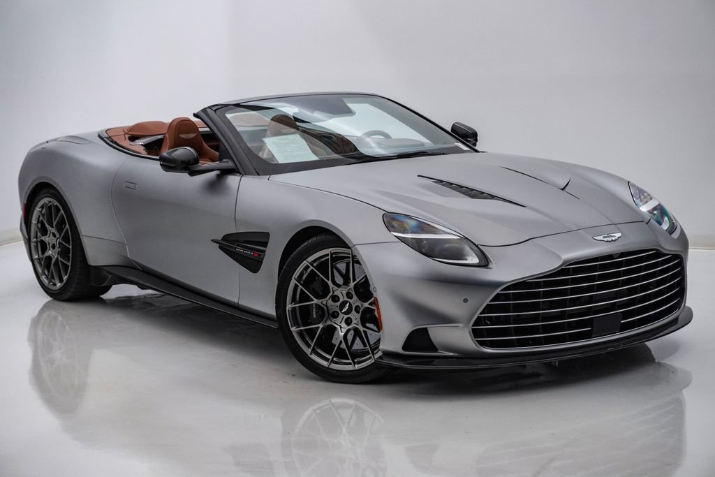 Used 2026 Aston Martin Vanquish Convertible RWD image 3