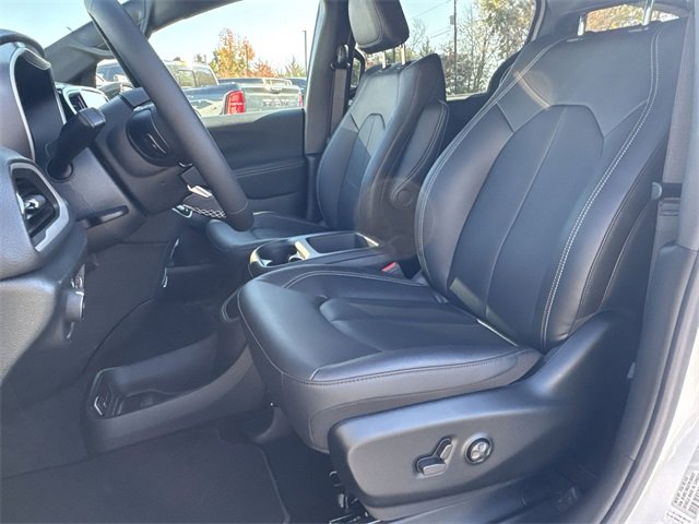New 2026 Chrysler Pacifica Select image 23