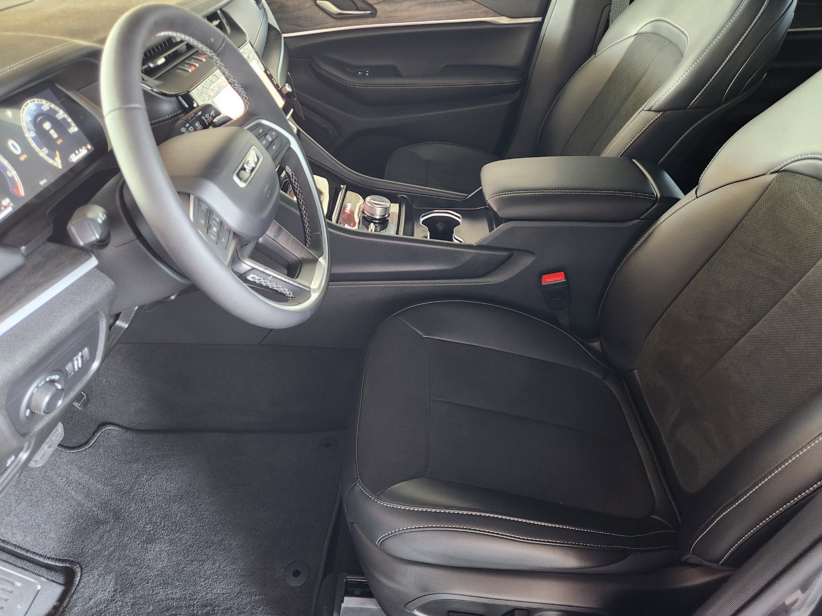 New 2026 Jeep Grand Cherokee L 4WD image 12