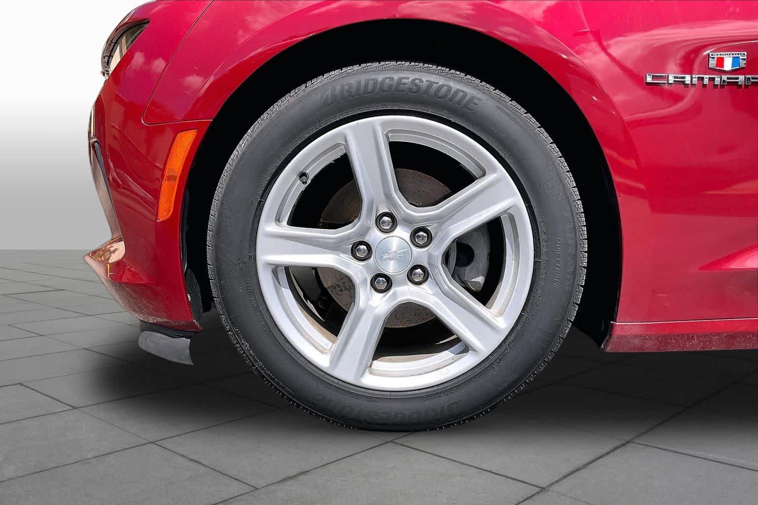Used 2017 Chevrolet Camaro LT RWD image 10