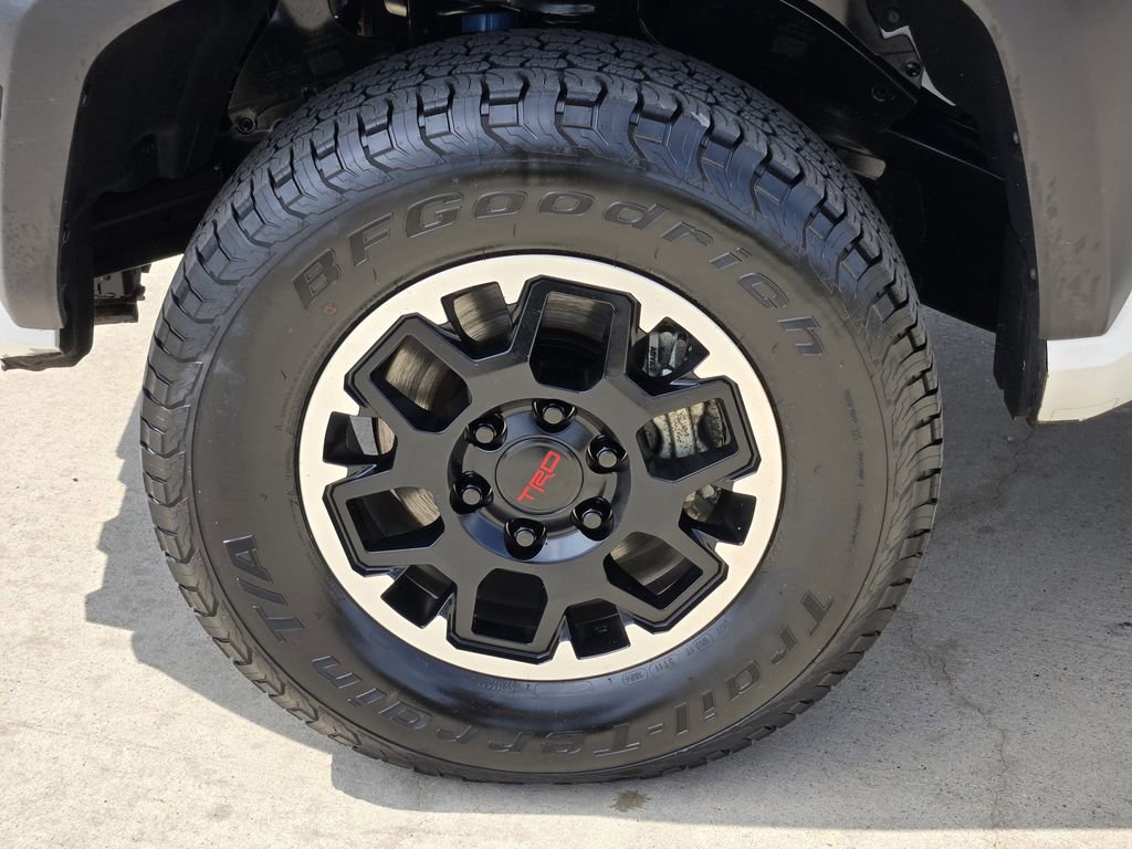 Certified 2024 Toyota Tacoma TRD Off-Road AWD/4WD image 7
