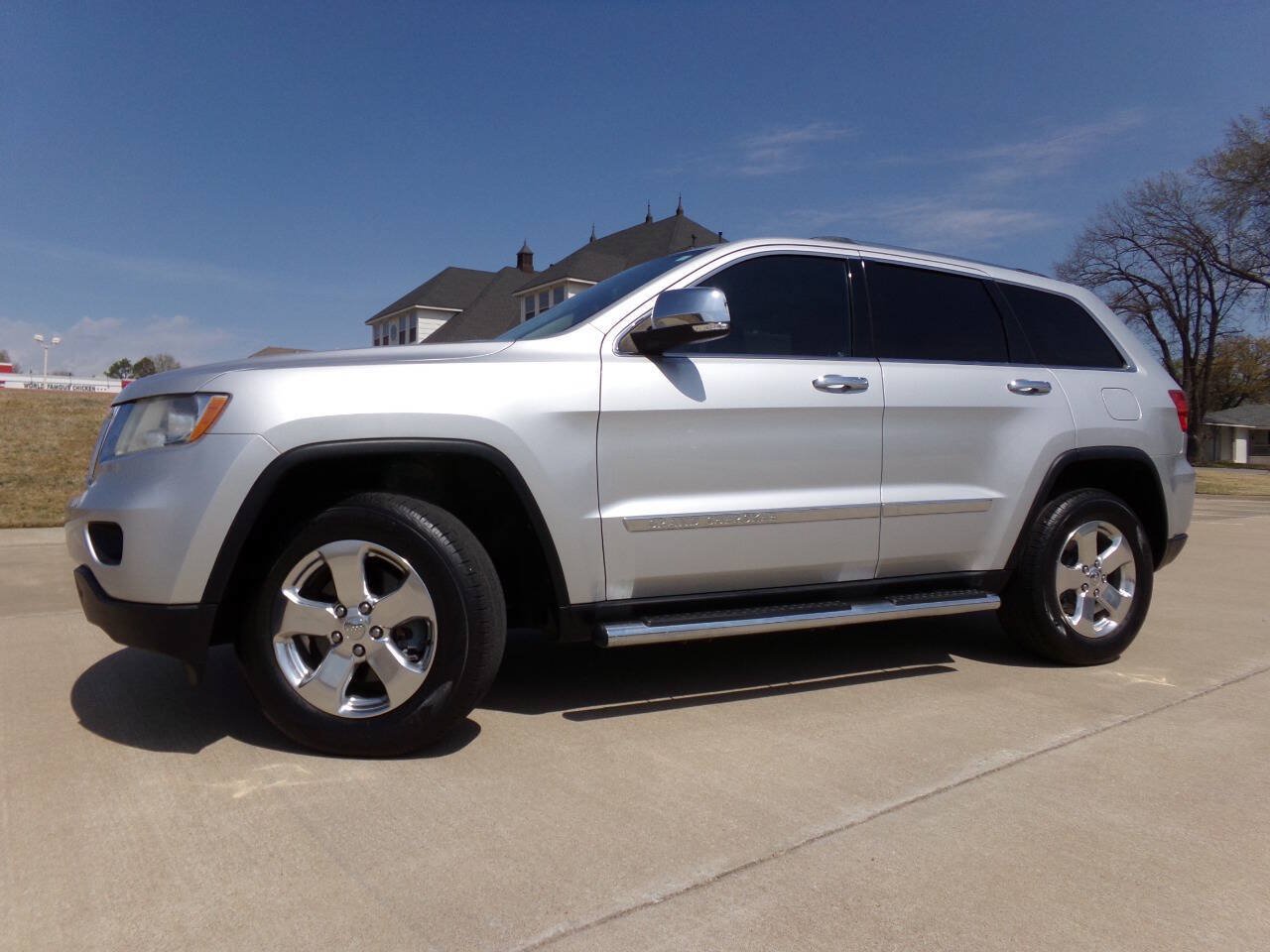 Used 2011 Jeep Grand Cherokee Limited RWD image 4
