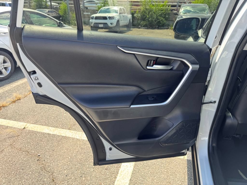 Used 2019 Toyota RAV4 XLE Premium FWD image 11