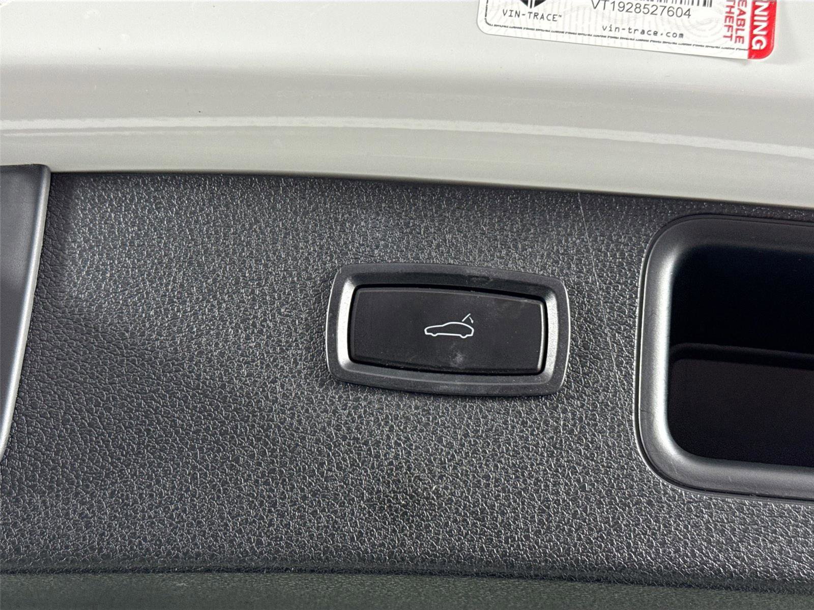 Used 2021 Porsche Macan image 38