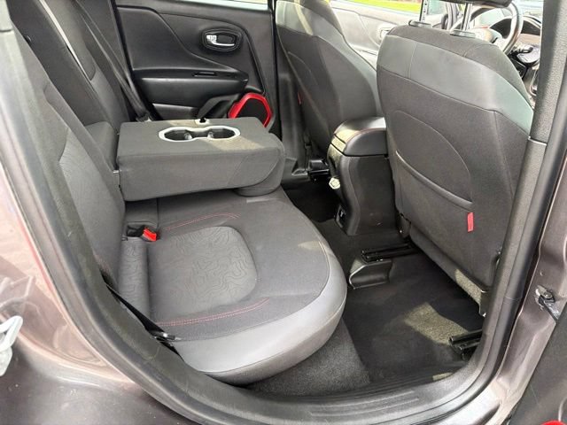 Used 2018 Jeep Renegade Trailhawk w/ Popular Equipment Group AWD/4WD image 33