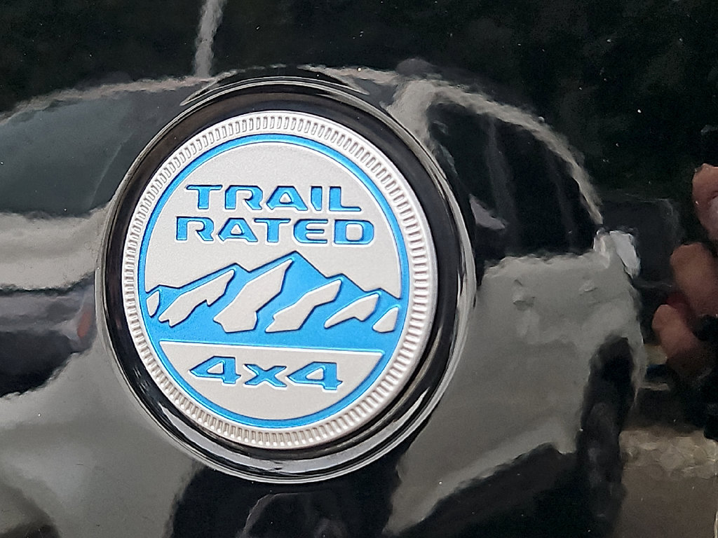 Used 2023 Jeep Wrangler Unlimited Sahara w/ Cold Weather Group AWD/4WD image 32