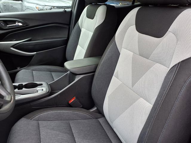 Used 2024 Chevrolet Trax LS w/ LS Convenience Package image 3