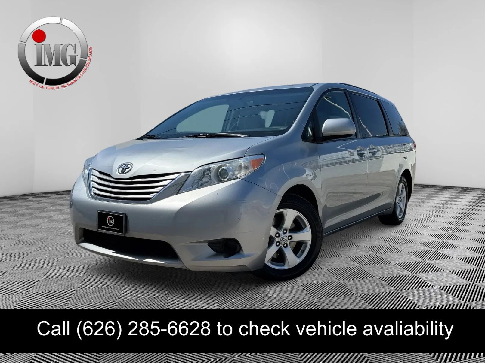 Used 2015 Toyota Sienna LE image 1