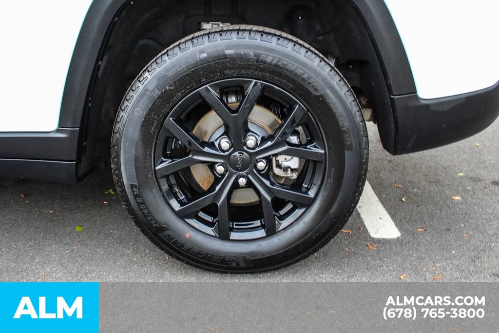 Used 2025 Jeep Grand Cherokee Altitude AWD/4WD image 15