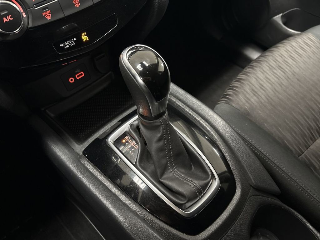 Used 2019 Nissan Rogue SV image 41